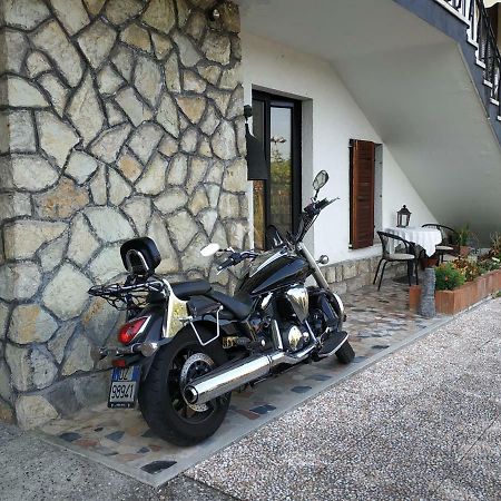 Guest House Villa De Ros Salò Exterior foto